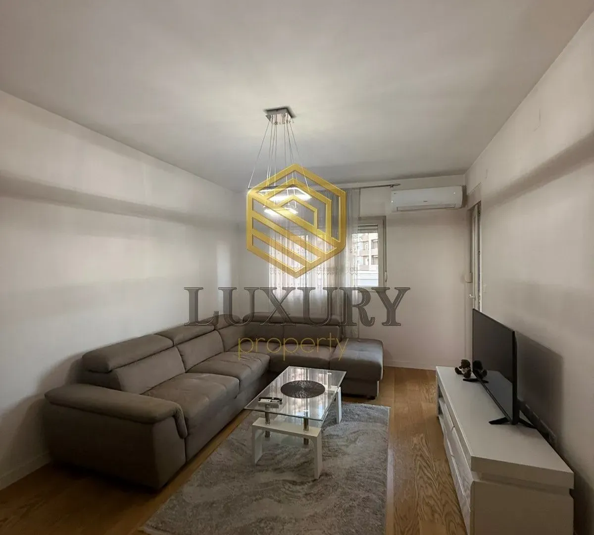 Izdavanje, jednosoban stan, 50m², Central Point, Podgorica