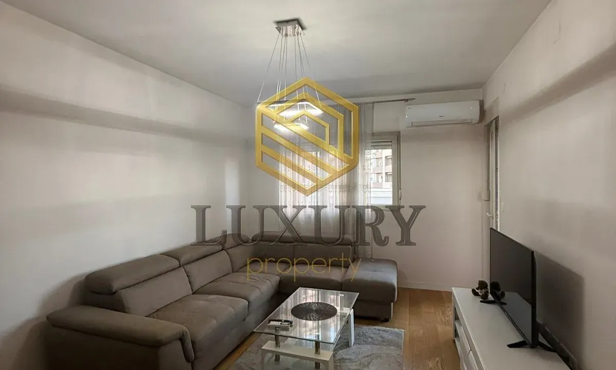 Izdavanje, jednosoban stan, 50m², Central Point, Podgorica