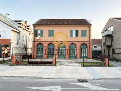 Rent, office space, 124m², Stari Aerodrom, Podgorica - image 1