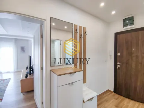 Izdavanje, dvosoban stan, 86m², Centar, Podgorica - image 4