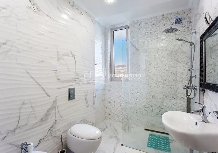 Prodaja, kuća, 240m², Krašići, Tivat